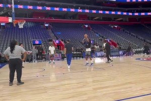 奥萨尔今日赛前热身连续命中远投，这投篮水平真有进步！