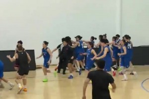 女篮大规模冲突！华科主帅追打武汉盛帆球员 竟还在电梯交流经验
